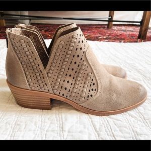 Vince Camuto Prasata Ankle Boot Size 9